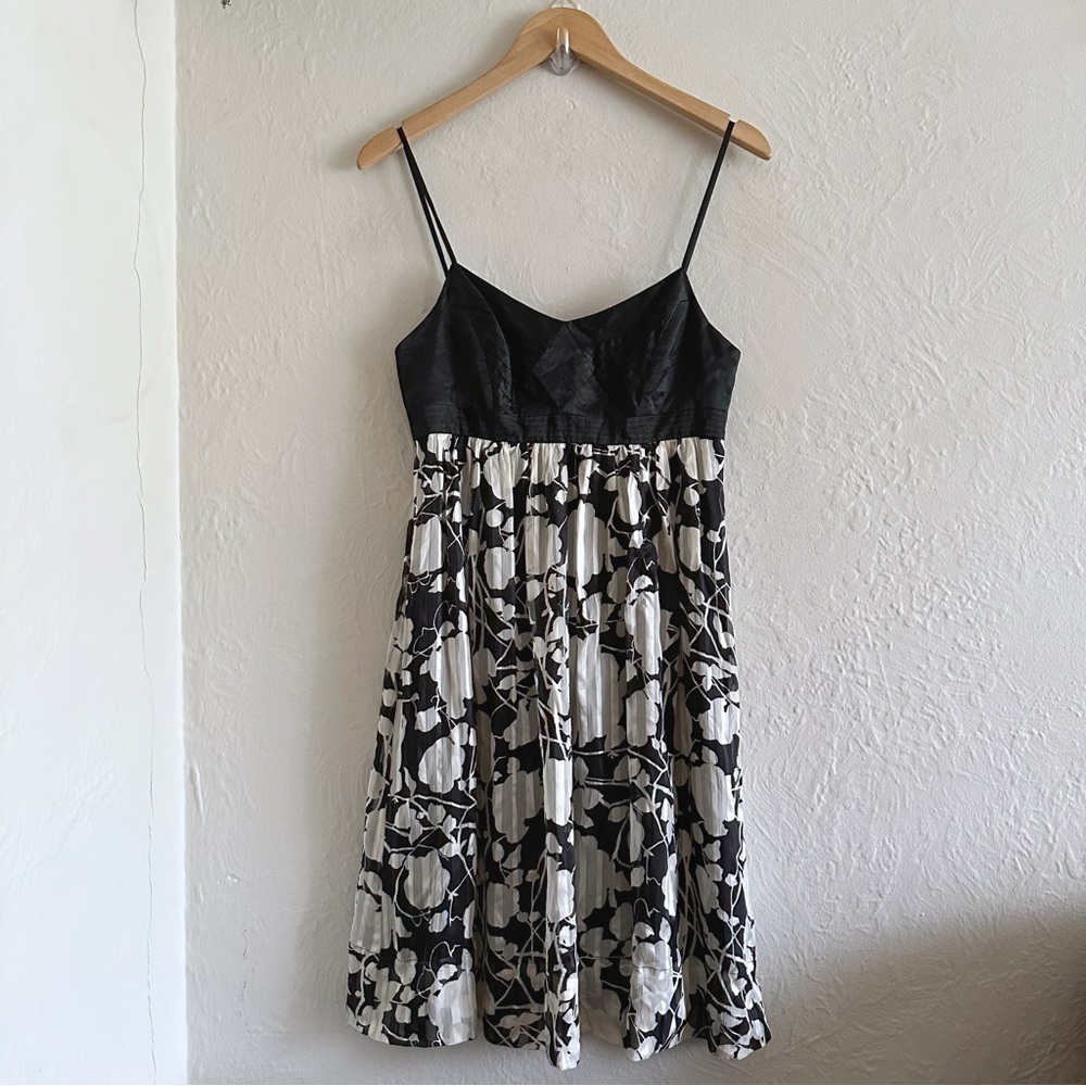 BCBG Max Azria MAXAZRIA Black White 100% Silk Sleeveless Floral Dress Size 4